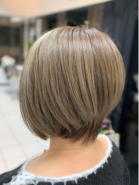 ヘアースタジオ ジェイワン(hair studio J ONE) 30代40代50代60代大人くびれショートボブ脱白髪染め　白髪ぼかし