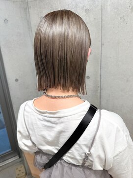 エウペ 渋谷(WEUPE) 斜めバング/グレージュカラー/デザインカラー/シルキーベージュ