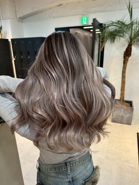 メリー オオサカ(Merly Osaka) contrast balayage