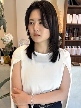 ウィム(wim) 顔周りから作るデザインカット