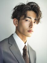 カットもパーマもイケメンパラダイス Men's天王寺 大人センターパート × くせ感ウェーブ