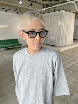 スーパーシーン(SUPER SCENE) MEN’S HAIR/サーフカール/刈り上げセンターパート/宜野湾