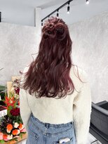 リル(RiLU)&nbsp;ピンクブラウンカラー/ハーフアップアレンジ