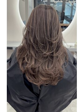 サロウィン 那覇店(SALOWIN) 海外レイヤーカット×ナチュラルハイライトカラー