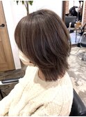 ピンクベージュレイヤーボブニュアンスカラー外ハネボブショート