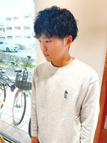 リコ(Lico)&nbsp;無造作な動きと束感が魅力のツイストパーマ