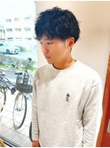 無造作な動きと束感が魅力のツイストパーマ