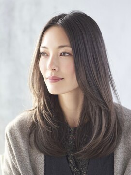 アトレ 福岡大名店(attrait) ロングヘアをブラウンカラーで透明感のある上質な印象に