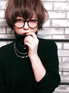 アンリ(Anli) マッシュバング ハネ感 メガネ女子