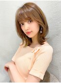 ホワイトグレージュ後れ毛が可愛い顔周りレイヤーミニウルフ