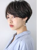 小顔　黒髪　パーマショート　暗髪　マッシュショート　前髪あり