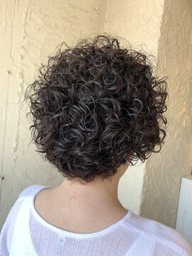 ペネロープ(Penelope) 【新宿ペネロープ】外国人風ショートスパイラルパーマ　担当 RYO