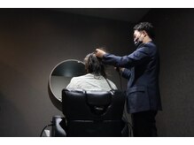 １対１のワンツーマン接客のメンズオンリーサロン