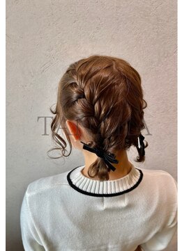 シャルムバイケンジ(Charm.by KENJE) 【ツイン編みおろし】お団子/結婚式/二次会/同窓会/銀座/有楽町