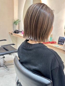 ヒビヲ(HIBIO) 切りっぱなしボブタッセルボブダブルカラーハイライトグレージュ