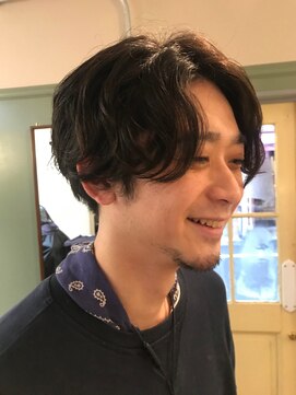 ヨナサン(Yona Saint) ハンサムショートとウェーブパーマ。