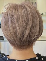 セブン(SEVEN.)&nbsp;コンパクトショートベージュブラウンマッシュショートフルバング