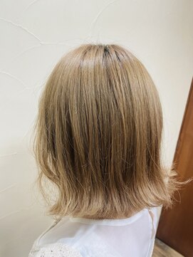 アルファレイズトロワ(alphareiz trois) きりっぱなし外はねボブ