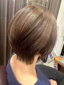美容室ヒラトヤ 仙北店 30代40代大人上品なくびれショート◎白髪ぼかしことりベージュ