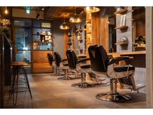 いつもと同じで切るならカッコイイ空間でいつもと同じで、の方がちょっとだけカッコよくなれますよ。