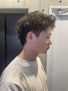 ブルニール 中崎町(BLEUNIR) ツイストスパイラル アップバング ツーブロック 刈り上げ