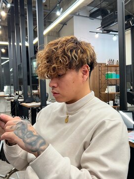 リッチブランドアンドコー(Rich Brand&Co) スペインカール ハイライトカラー メンズカット メンズパーマ