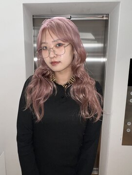 ピンクベージュ