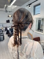 ユヌ(Une) ボブヘアセット結婚式参列お呼ばれ編みおろしヘアアレンジ
