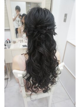 リサ 恵比寿(risa.) 黒髪ふんわりハーフアップ