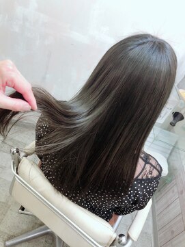 カペリマレーナ(Capelli Malena) 暗髪☆ブルージュのぬけ感のあるモノトーンの髪色