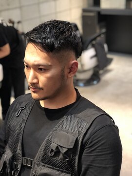 フランクスバーバー アンド ビアークラブ(FRANK'S BARBER and BEER CLUB) ワイルドアップバングかき上げスキンフェード