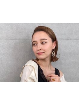 丁寧な施術だからナチュラルさを残し,お悩みに合わせて手触りがよく,アレンジしやすいストレートヘア[国立]