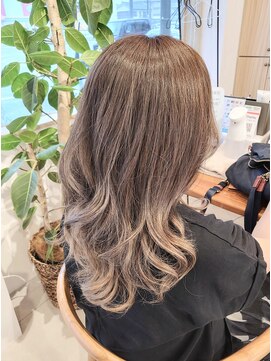 チェルシーヘアーデザイン(Chelsea hair design) グラデーションカラー｜ミルクティーカラー｜ケアブリーチ
