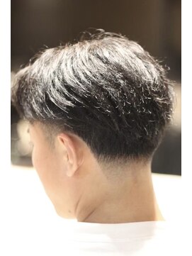 キングスマントーキョー 府中店(KINGSMAN TOKYO) アップバング / ツーブロック / スキンフェード 【府中】