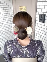 ソノ(sono)&nbsp;タイトシニヨン アップスタイル 金箔ヘア 和装ヘア 振袖 袴 浴衣