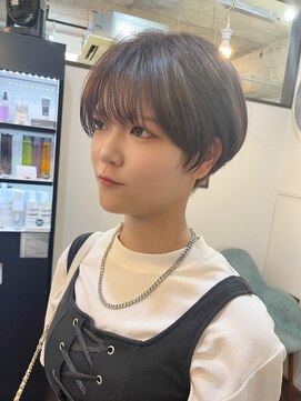 クオート(quoit) 刈り上げマッシュ　くすみベージュ　刈り上げショート　　高原