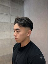 ワンワンオー バーバーショップ コンチネンタル(@110 BARBER SHOP continental) 海外風センターパートツーブロックアップバングミドルフェード