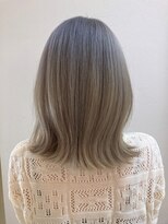 アヴァン(avan.)&nbsp;ミディアム外はねボブ【朝霞美容院HairSalon avan.】