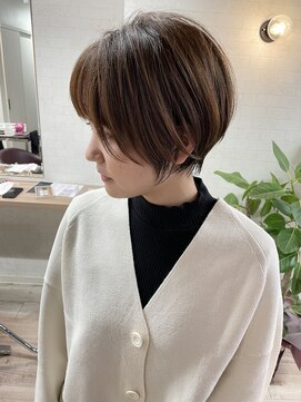 コワファーストナガサキシャンプーボーイ(COIFF1RST NAGASAKI SHAMPOO BOY) 大人可愛い20代30代40代黒髪前下がりショートボブ丸みショート◎