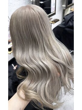 リア(riah) ダブルカラーミルクティーベージュレイヤーカット韓国ヘア
