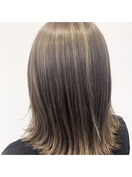 ロナ 岡崎竜美丘店(RONA) ナチュラルハイライトアッシュベージュカラー