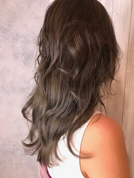 ヘアサロン アティリー(Hair Salon Attirer) 西梅田/ボブ/グレーベージュ/白髪ぼかし/ハイライト/ベージュ