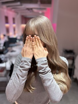 ダズリングディア(Dazzling Deer) ミルクティーグレージュ/韓国巻き/くびれ巻き/ロング/顔まわり