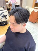 マキシム ナカイ(MAXIM NAKAI)&nbsp;メンズツーブロック刈り上げかき上げパートスタイル