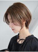 表参道白髪ぼかしハイライトショートウルフボブグレージュ60代