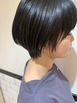 ビーハイブアヴェダ PARCO2店(BEHIVE AVEDA) [BEHIVE 高橋]　地毛風ストレートで扱いやすいショートボブ