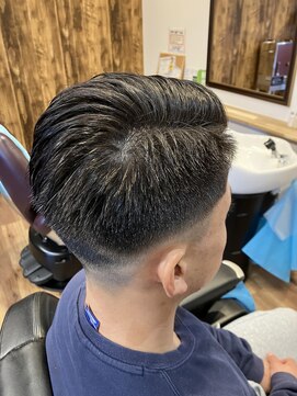 マーチン(Martin) サイドパート×フェードスタイル