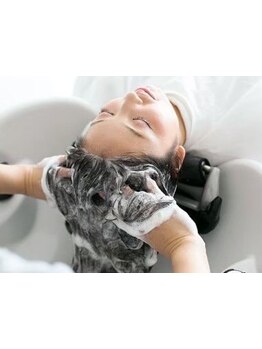 心地よいアロマの香りとイタ気持ちいい施術によって日々の疲れを癒やし、心身のバランスを整えます◎