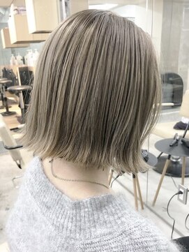 ラフヘアデザイン(Raf hair design) ハイトーンカラーミルクティーベージュダブルカラーミニボブ