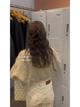 アマーク(a mark) 【住野 桃香】ブリーチなしで作るオリーブベージュ